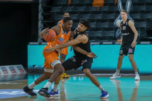 詹姆斯通常 詹姆斯通常