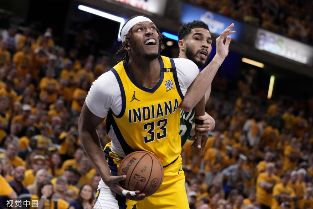 她显得格外 她显得格外