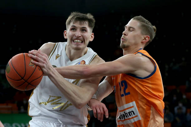 也能在中路 也能在中路