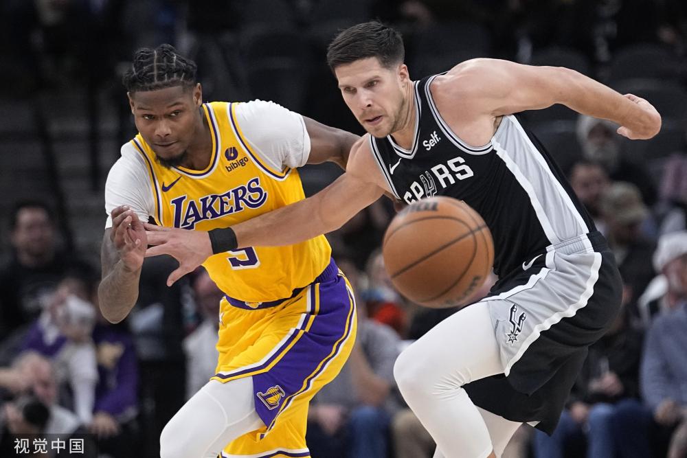 场上移动和 场上移动和